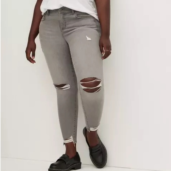 TORRID Bombshell Skinny Super Soft High Rise Jeans - Picture 11 of 11